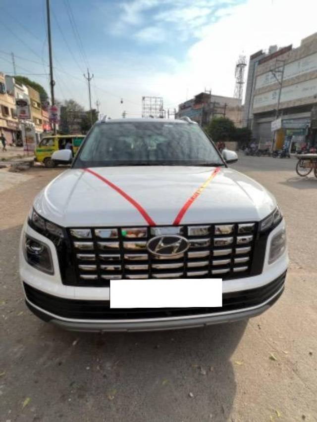 https://images10.gaadi.com/usedcar_image/4297151/original/processed_a4343b51-bae0-41df-949c-63d42622d13b.jpg?imwidth=6400