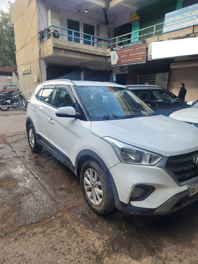 https://images10.gaadi.com/usedcar_image/4297190/original/processed_4b83f297426c214f9df00c8f55c2588f.jpg?imwidth=6400