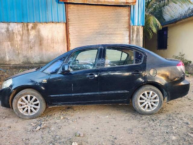 https://images10.gaadi.com/usedcar_image/4297194/original/processed_749f3daf-85a6-4a07-8222-283078270c0c.jpeg?imwidth=6402