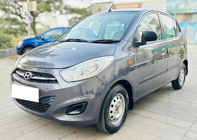 https://images10.gaadi.com/usedcar_image/4297325/original/processed_caf3147ef6c7aeb0b5bb28d7b5fd0850.jpg?imwidth=6402