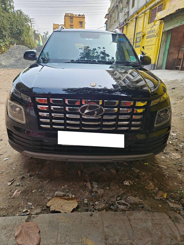 https://images10.gaadi.com/usedcar_image/4297388/original/processed_d6225cc8-668b-413d-8ce3-3885085b09ef.jpg?imwidth=6400