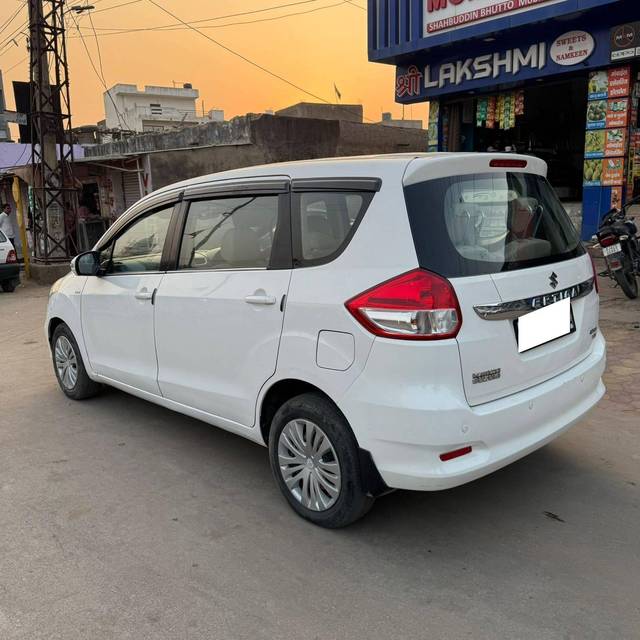 https://images10.gaadi.com/usedcar_image/4297570/original/processed_4fa4aa264d0ce4d0338c2c995943cb67.jpg?imwidth=6402