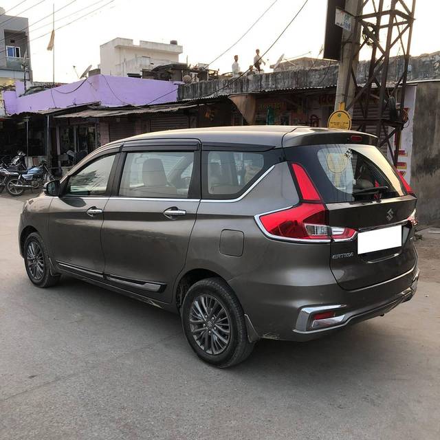 https://images10.gaadi.com/usedcar_image/4297576/original/processed_b3a63bb9e5377e996fc15af7b976f52f.jpg?imwidth=6402