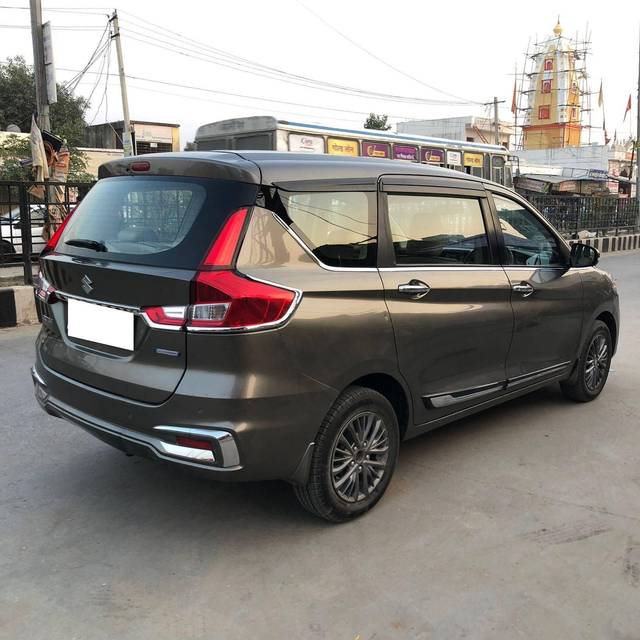 https://images10.gaadi.com/usedcar_image/4297576/original/processed_e87968b6f8cf575bb45e88ff13803355.jpg?imwidth=6401