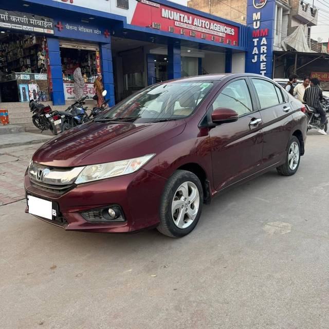 https://images10.gaadi.com/usedcar_image/4297579/original/processed_cd1ef3269e1e6a1dd2220d181b794ee5.jpg?imwidth=6402