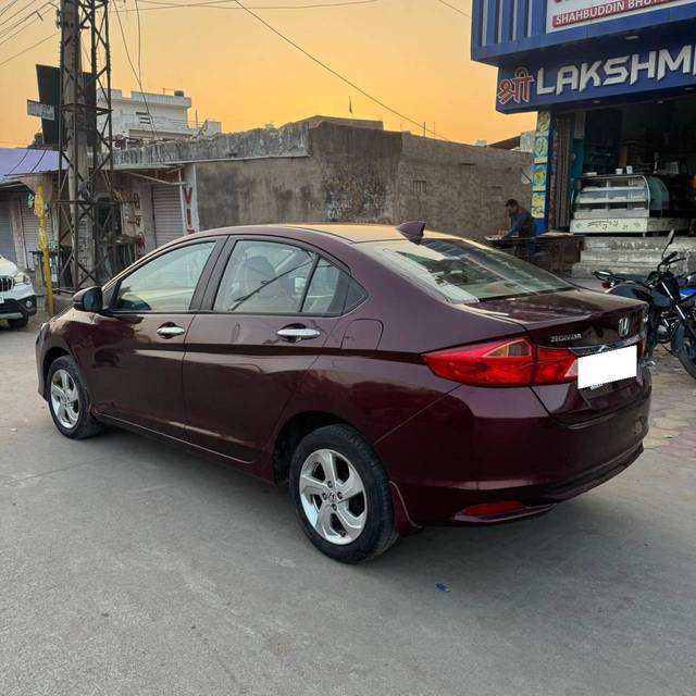 https://images10.gaadi.com/usedcar_image/4297579/original/processed_fe8bc805abc8fbaee476af7520a37642.jpg?imwidth=6401