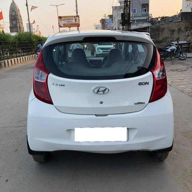 https://images10.gaadi.com/usedcar_image/4297582/original/processed_d3d424bdc9b59b4bf8c9dbad8dacc7d1.jpg?imwidth=6401