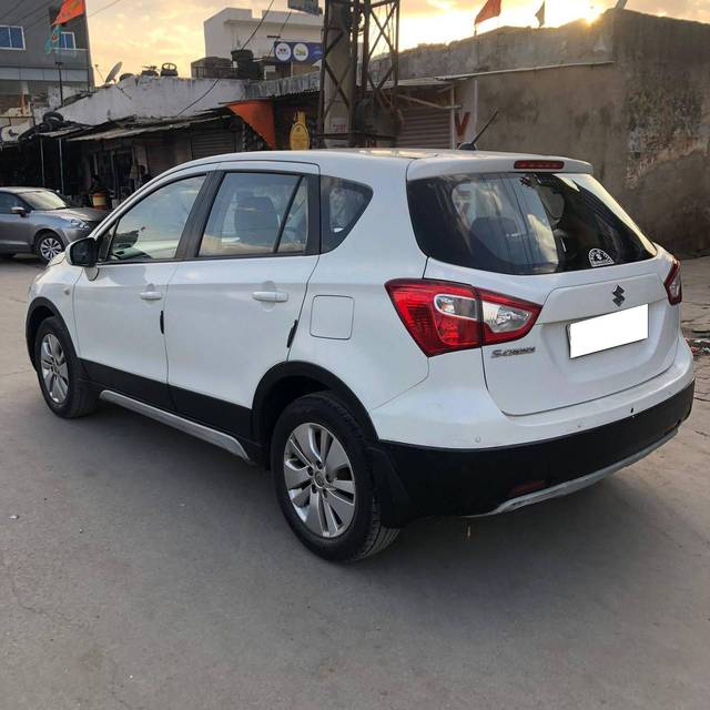 https://images10.gaadi.com/usedcar_image/4297584/original/processed_f41493ebcd9e27c76da4ed35d7d257f3.jpg?imwidth=6402