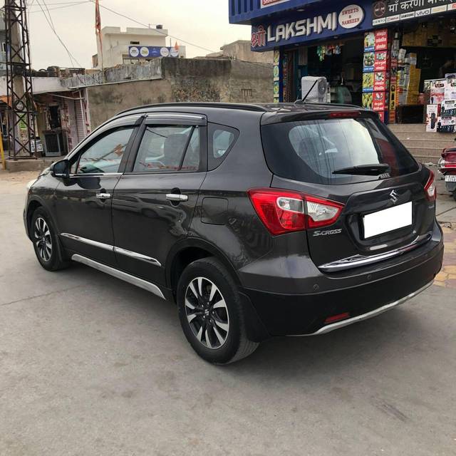 https://images10.gaadi.com/usedcar_image/4297588/original/processed_4c635b92b9ec8b737efae2a97f772c14.jpg?imwidth=6402