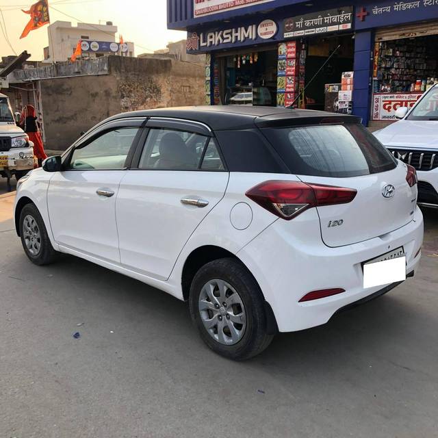 https://images10.gaadi.com/usedcar_image/4297595/original/processed_aab3b43f41c7c8e6d26aaa6e4c9fc9a1.jpg?imwidth=6402