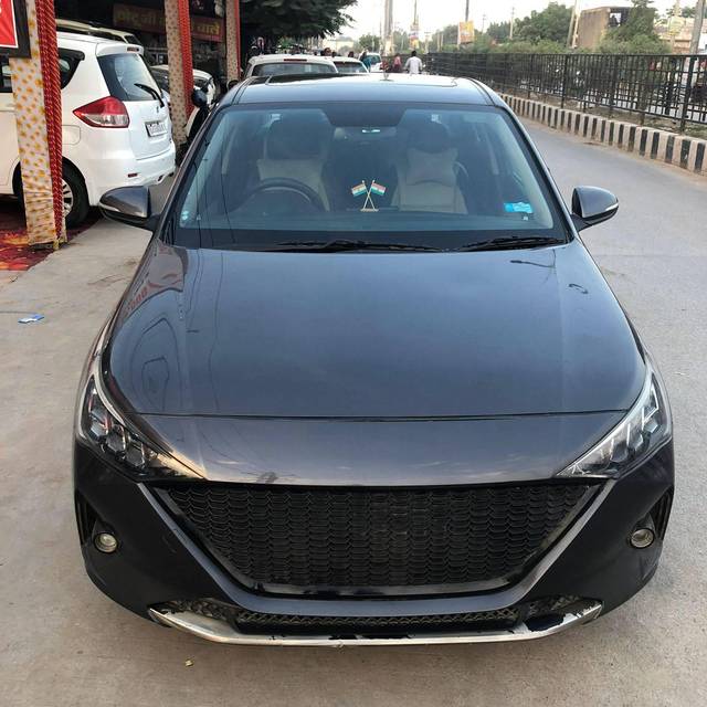 https://images10.gaadi.com/usedcar_image/4297596/original/processed_da5d10ea25ecf0a0983f900a669a65f9.jpg?imwidth=6401