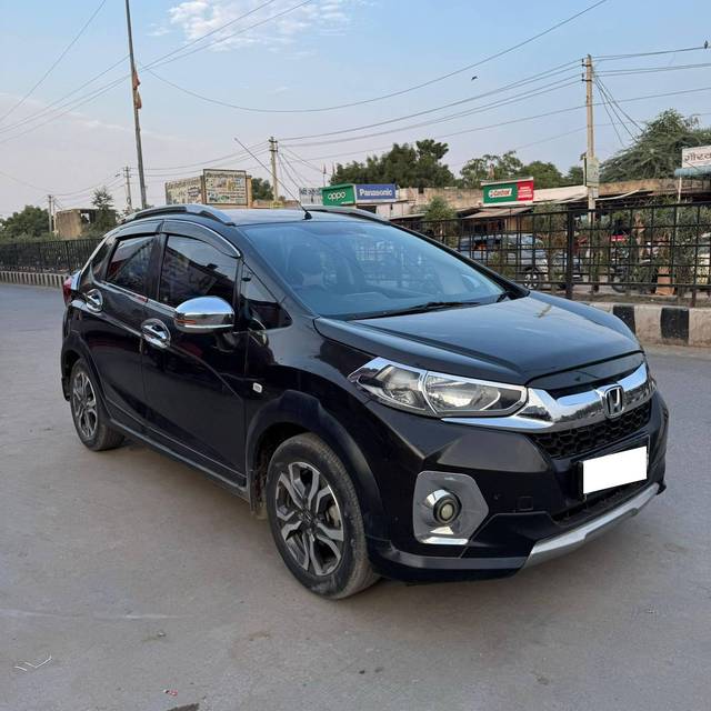 https://images10.gaadi.com/usedcar_image/4297599/original/processed_62ac0034391fba5b6320d6fd08162b50.jpg?imwidth=6400