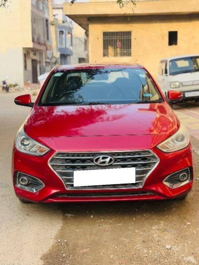 https://images10.gaadi.com/usedcar_image/4297613/original/e6fec613abb4b10fe850be0c45436dd1.jpg?imwidth=6400