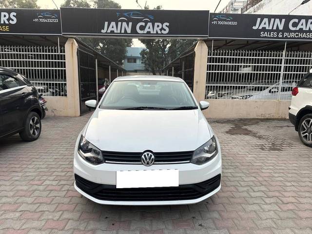 https://images10.gaadi.com/usedcar_image/4297618/original/processed_31eb0e7566d82c79e2ddf7add7bc55a7.jpg?imwidth=6402