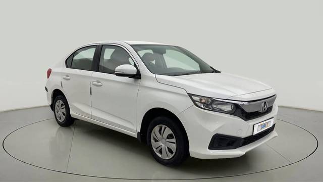 https://images10.gaadi.com/usedcar_image/4297627/original/e0f81d77e5e606c8ea277b171a2605bd.jpg?imwidth=6400