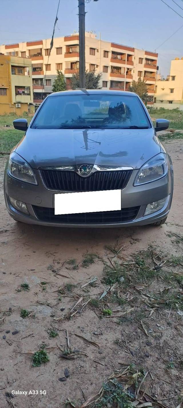 https://images10.gaadi.com/usedcar_image/4297633/original/processed_b37e20a9b3e4e40298367467eeea8d53.jpg?imwidth=6402