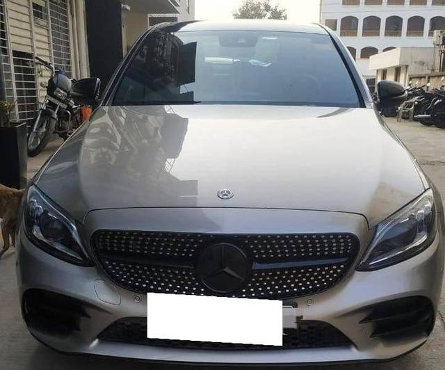 https://images10.gaadi.com/usedcar_image/4297635/original/processed_2f47f209f258a63739c6a877f6ae628e.jpg?imwidth=6402