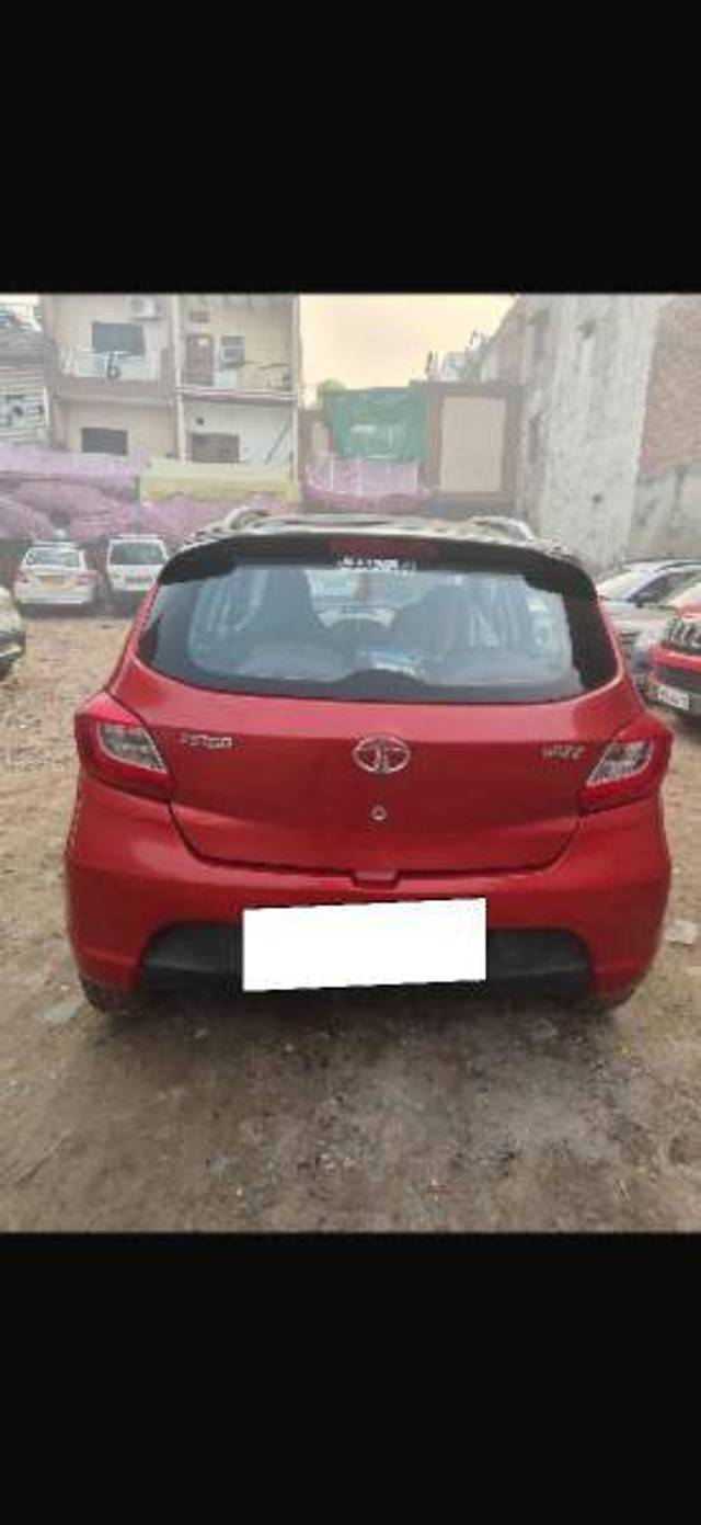 https://images10.gaadi.com/usedcar_image/4297641/original/74aa6f73f4df10e4565576401115b962.jpg?imwidth=6402