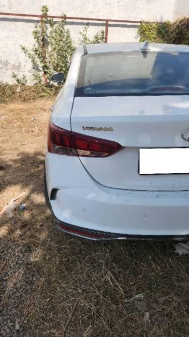 https://images10.gaadi.com/usedcar_image/4297676/original/processed_e1c1c2e4-5521-4975-8ba6-df09a46abc08.jpg?imwidth=6401