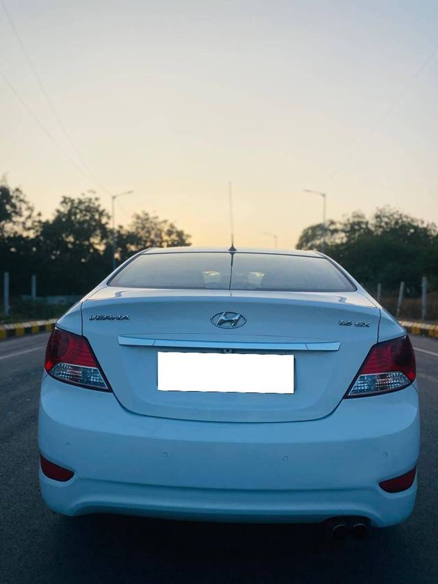 https://images10.gaadi.com/usedcar_image/4297750/original/processed_e94842e58e8ec99f95ad35db90b40c5a.jpg?imwidth=6402