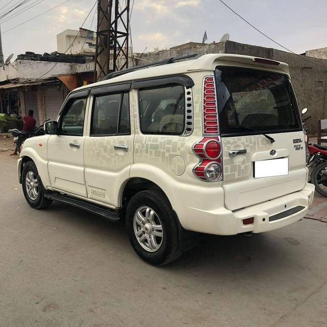 https://images10.gaadi.com/usedcar_image/4297824/original/processed_c9cf55d77e6bc838dd9a1d11e2f3ab86.jpg?imwidth=6402