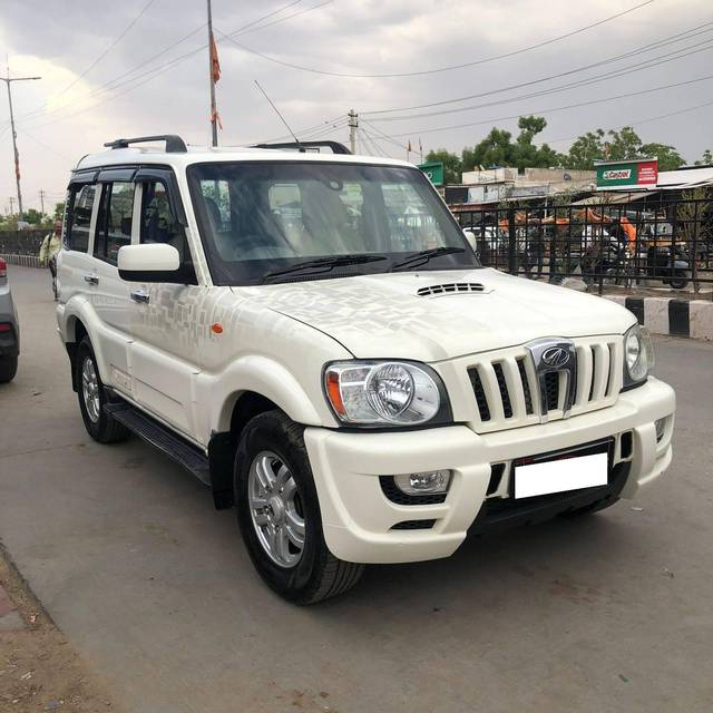 https://images10.gaadi.com/usedcar_image/4297824/original/processed_f1a0c53fad45bb342e1f423957de5b2f.jpg?imwidth=6400