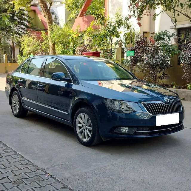 https://images10.gaadi.com/usedcar_image/4297837/original/processed_2f9c39bac2de8fe5fd275313ff9b1211.jpg?imwidth=6400