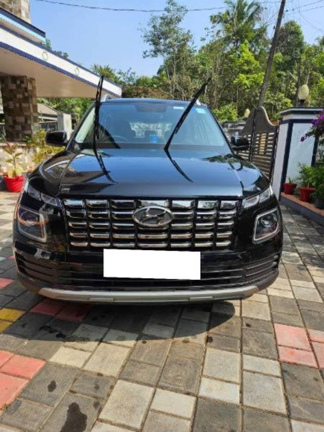 https://images10.gaadi.com/usedcar_image/4297840/original/processed_870007bd-c117-4f17-902b-5256753ac858.jpg?imwidth=6400