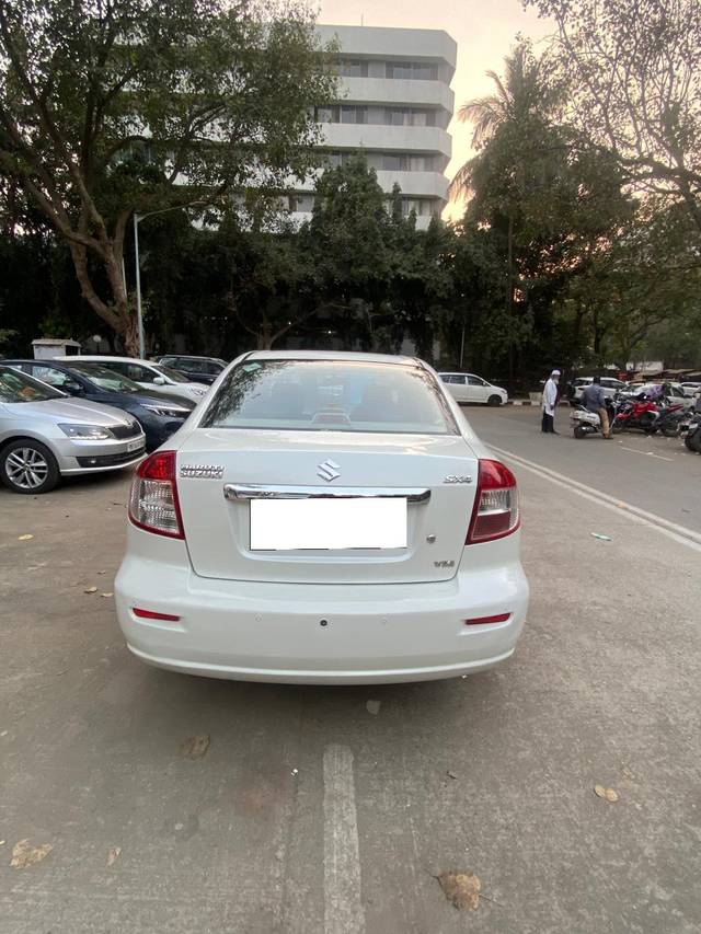 https://images10.gaadi.com/usedcar_image/4297873/original/processed_d3995f66c0e1d0959820d898866d8302.jpg?imwidth=6402