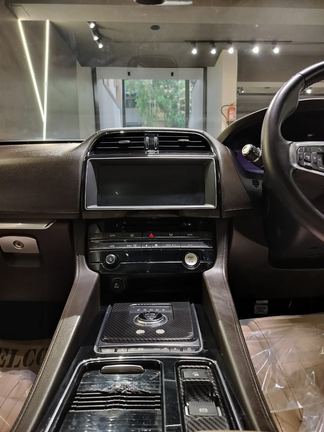 Second-hand 2018 Jaguar F-Pace Prestige 2.0 Petrol for sale in New Delhi-6