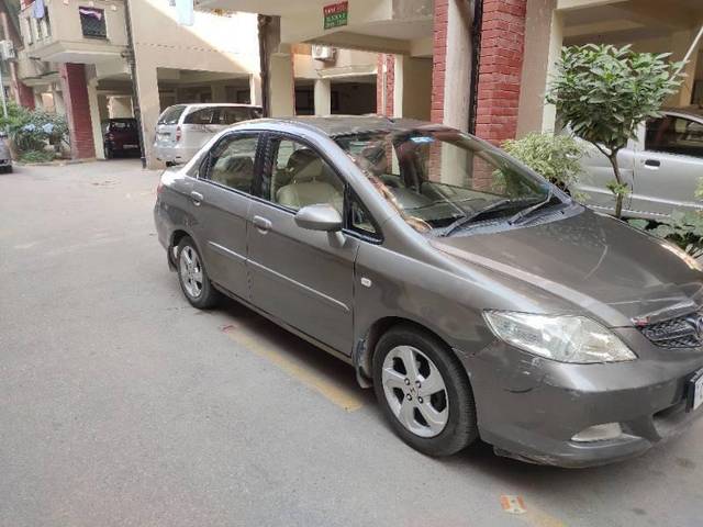 https://images10.gaadi.com/usedcar_image/4297942/original/processed_f0edc11f-cdfe-49c5-8792-eb6c2e587aea.jpg?imwidth=6400