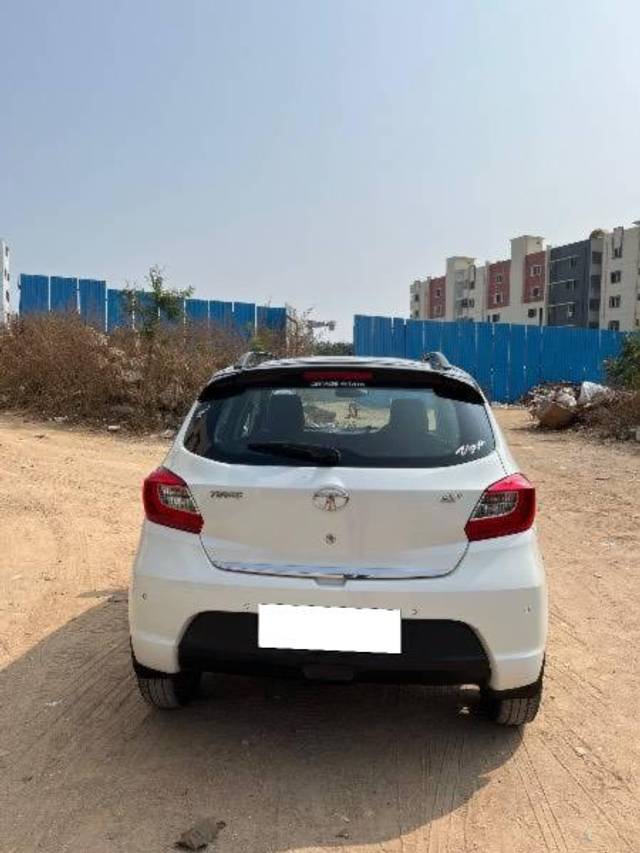 https://images10.gaadi.com/usedcar_image/4297949/original/processed_411a27fb-95f5-456d-b02f-94a708e4941d.jpeg?imwidth=6401