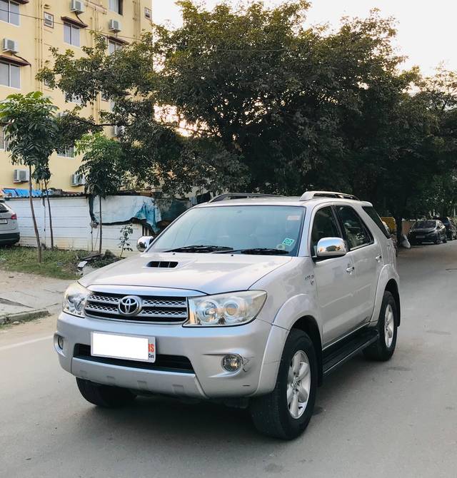 https://images10.gaadi.com/usedcar_image/4297954/original/processed_0c93e68e86a2e04d28393db4dc8b25a8.jpg?imwidth=6400