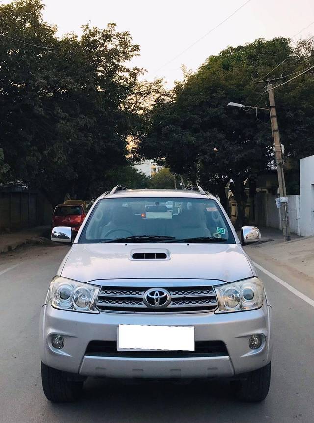 https://images10.gaadi.com/usedcar_image/4297954/original/processed_570bffe02da238da90d9b58fa0ebc594.jpg?imwidth=6402