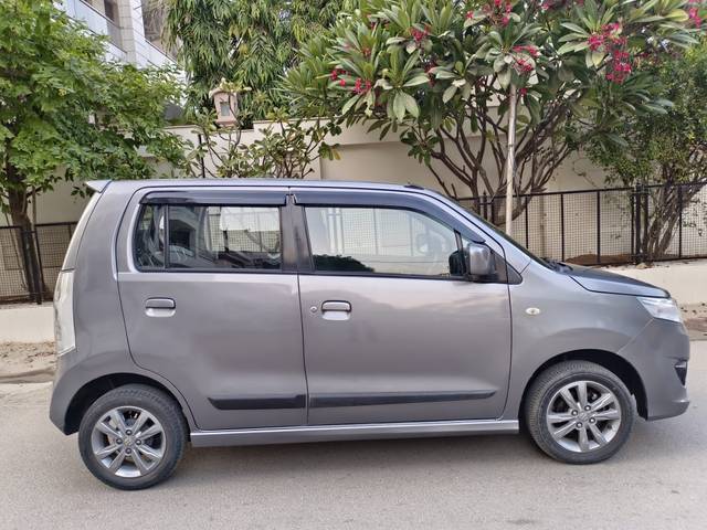 https://images10.gaadi.com/usedcar_image/4298026/original/dc5a0f29944beead985f5cdf4299cbdd.jpg?imwidth=6401