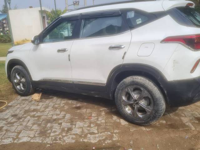 https://images10.gaadi.com/usedcar_image/4298044/original/a201143fe0683f8bca77f626cdf9bc94.jpg?imwidth=6402