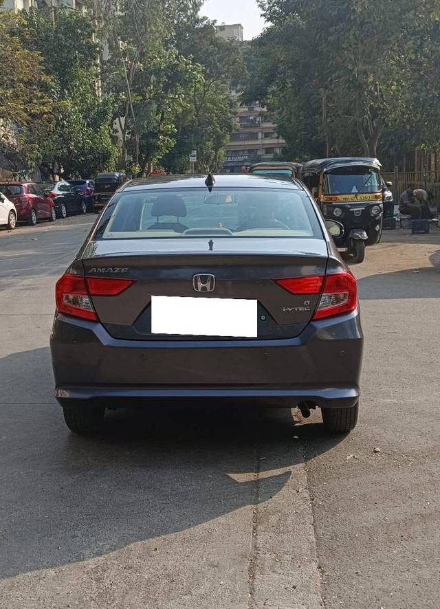 https://images10.gaadi.com/usedcar_image/4298076/original/processed_d02a9074f1cb3cadf683b828e4d8099e.jpg?imwidth=6402