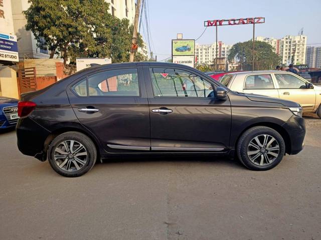 https://images10.gaadi.com/usedcar_image/4298135/original/processed_9b30e8d7a61e76cb6ae94090cd3a671a.jpg?imwidth=6401