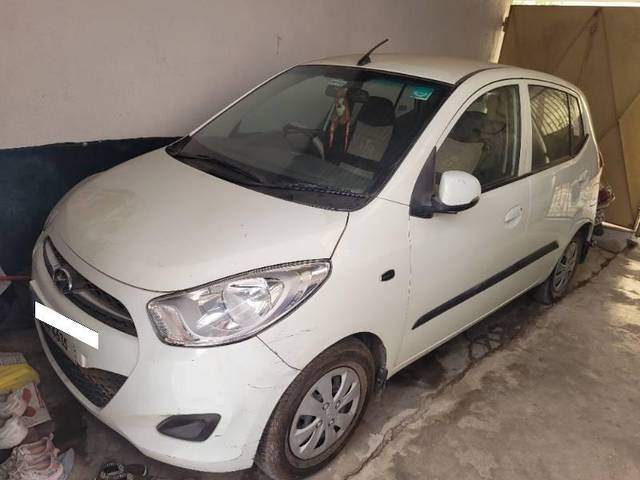 https://images10.gaadi.com/usedcar_image/4298198/original/processed_11f48e5c-b15d-45b1-bb46-92e51045fd35.jpg?imwidth=6400