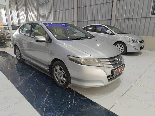 https://images10.gaadi.com/usedcar_image/4298204/original/processed_926b5a2b3e9fe058547df99294d22465.jpg?imwidth=6400