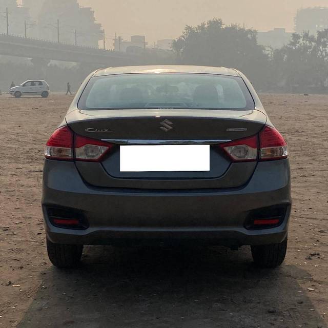 https://images10.gaadi.com/usedcar_image/4298249/original/processed_7dce2b59007c09399b8f58fc083e2cb5.jpg?imwidth=6402