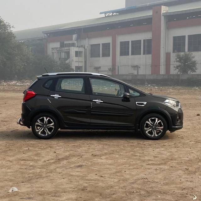 https://images10.gaadi.com/usedcar_image/4298253/original/5f2edd2cdae103aa55ca16d5541578a4.jpg?imwidth=6401