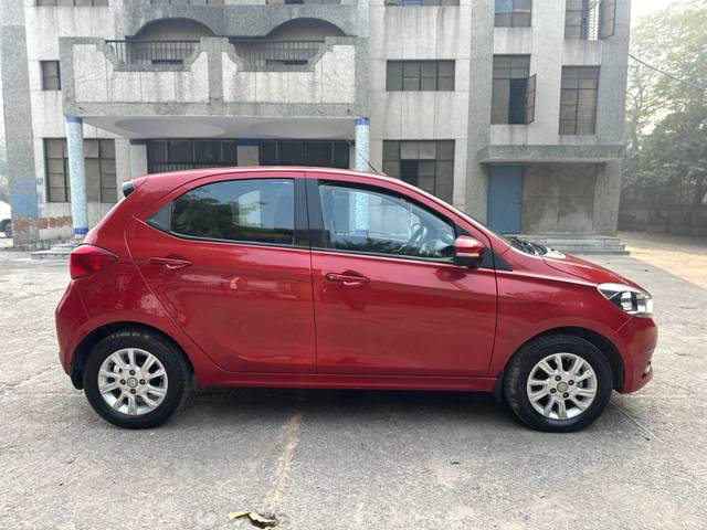 https://images10.gaadi.com/usedcar_image/4298258/original/processed_d26f04c0fff25e65adc0b7adfb598e51.jpeg?imwidth=6401