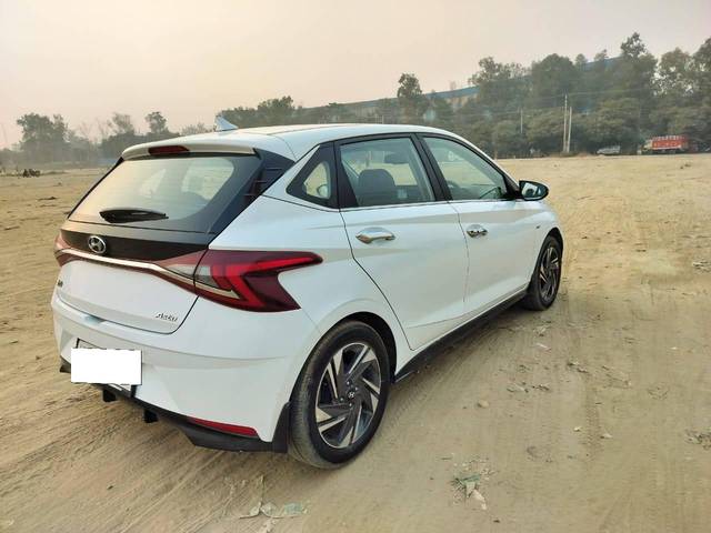 https://images10.gaadi.com/usedcar_image/4298272/original/processed_7a910c791fc0a68279a0bd8a8635002a.jpg?imwidth=6402