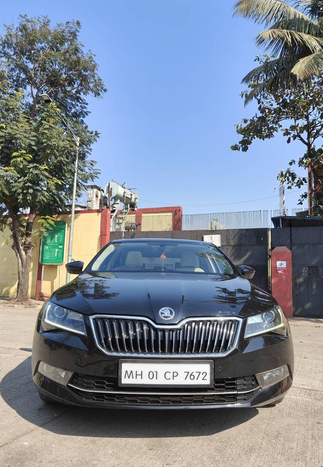 https://images10.gaadi.com/usedcar_image/4298301/original/processed_e6b332f0ffe638d16b4bb608ab645a3a.jpg?imwidth=6400