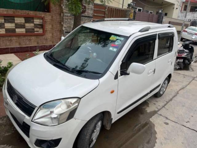 https://images10.gaadi.com/usedcar_image/4298310/original/processed_758ab773-af63-4c69-9183-1995785d7558.jpeg?imwidth=6400