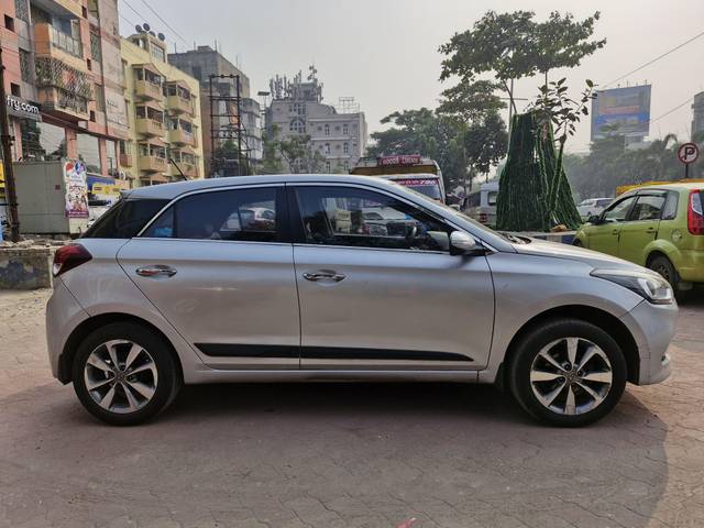 https://images10.gaadi.com/usedcar_image/4298368/original/processed_0e879ab102e36b9c45f5bc2187145524.jpg?imwidth=6401