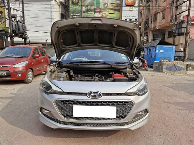 https://images10.gaadi.com/usedcar_image/4298368/original/processed_bb1244ec000e9245c832f0b7ef77e298.jpg?imwidth=6400