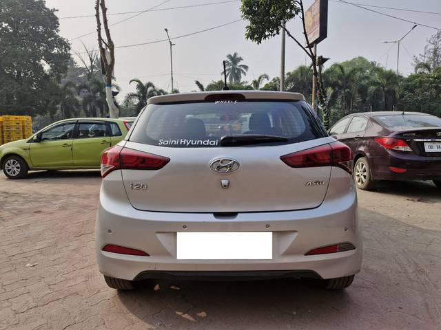 https://images10.gaadi.com/usedcar_image/4298368/original/processed_cf1dc3850ddf2f050a6249cb063b5d86.jpg?imwidth=6402