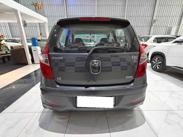 https://images10.gaadi.com/usedcar_image/4298381/original/processed_20c7caab0f8e2f04da47b28d8e4c1a72.jpg?imwidth=6402